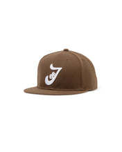 Load image into Gallery viewer, Jefe Fitted (Brown)